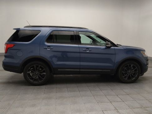 Used 2018 Ford Explorer XLT w/ Equipment Group 202A image 10