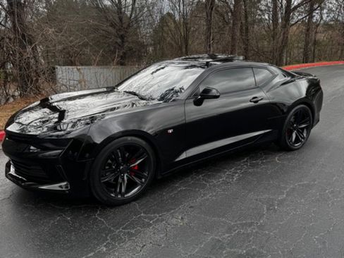 Used 2017 Chevrolet Camaro LT image 4