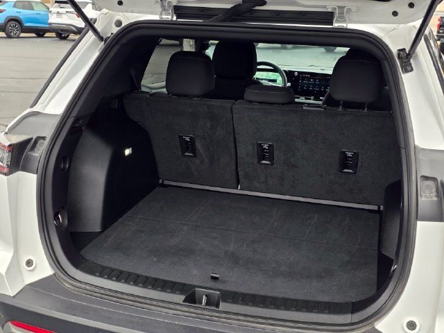 Used 2026 Chevrolet Equinox LT FWD image 11