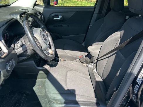 Used 2017 Jeep Renegade Latitude image 5