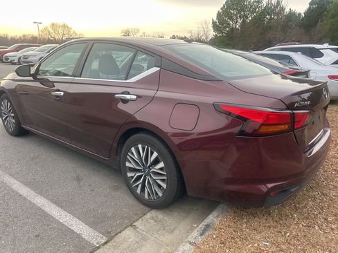 Used 2024 Nissan Altima 2.5 SV image 2