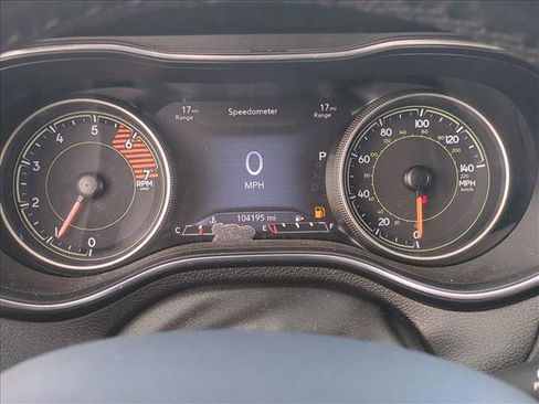 Used 2019 Jeep Cherokee Trailhawk image 12