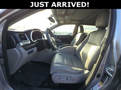 Used 2016 Toyota Highlander Limited image 14