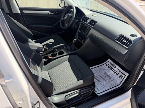 Used 2014 Volkswagen Passat 1.8T S image 9