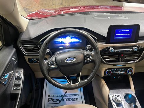 Used 2020 Ford Escape Titanium AWD/4WD image 3