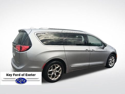 Used 2018 Chrysler Pacifica Limited w/ Advanced Safetytec Group FWD image 12