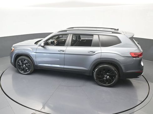 Used 2024 Volkswagen Atlas SE w/ Panoramic Sunroof Package FWD image 48