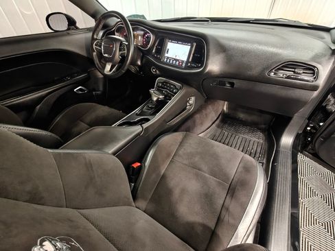 Used 2017 Dodge Challenger R/T Scat Pack w/ Leather Interior Group RWD image 29