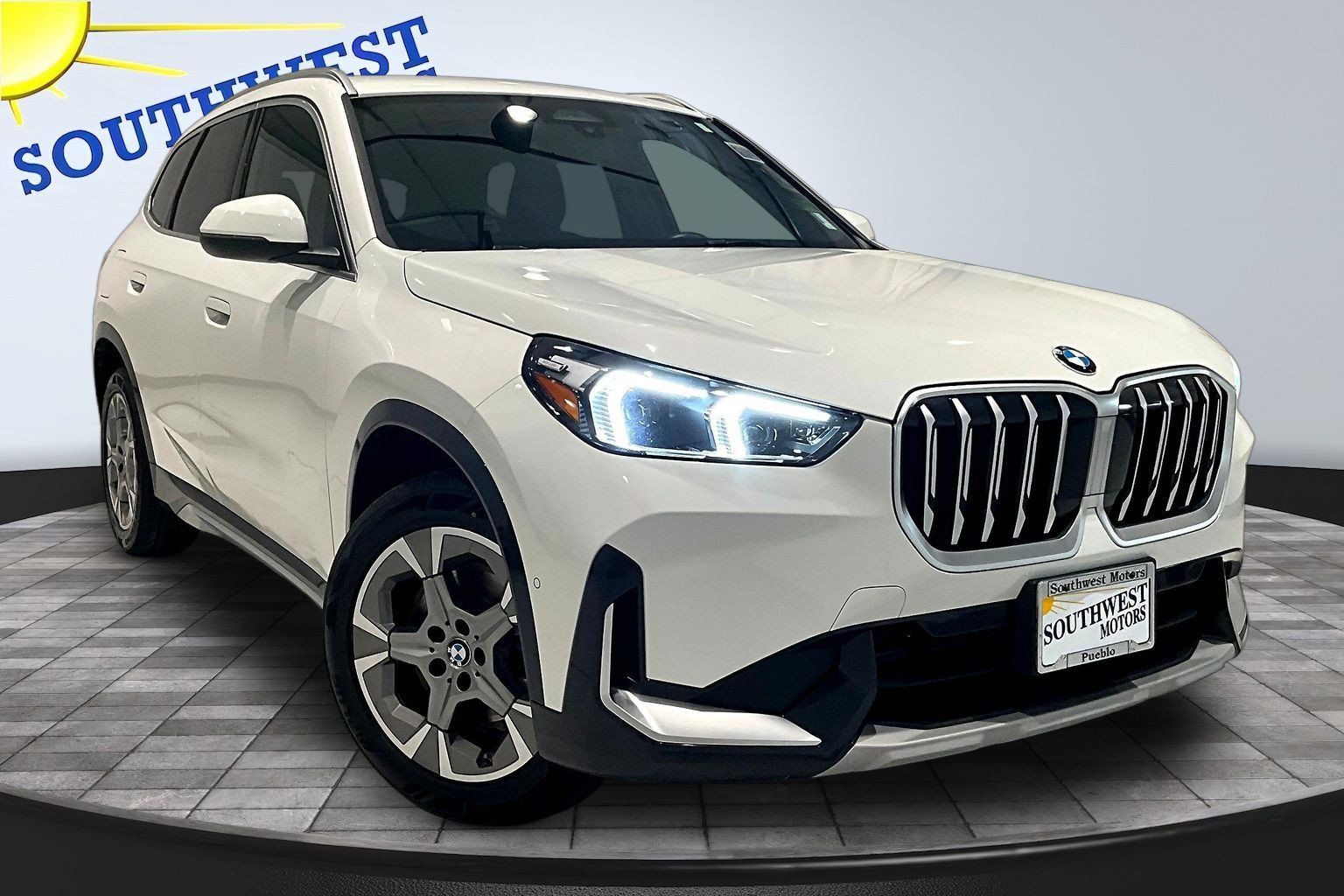 Used 2025 BMW X1 xDrive28i AWD/4WD image 3