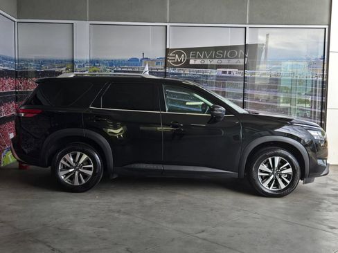 Used 2025 Nissan Pathfinder SL FWD image 4