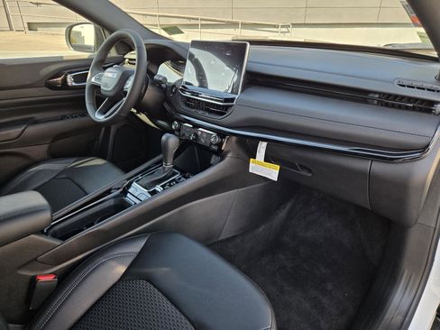 Used 2026 Jeep Compass Latitude image 32