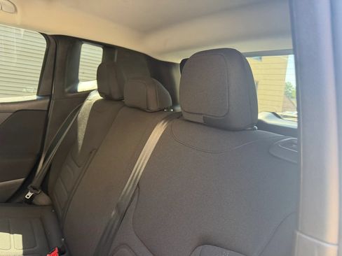 Used 2021 Jeep Renegade Latitude FWD image 30