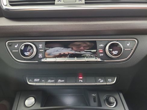 Used 2023 Audi Q5 2.0T Premium w/ Convenience Package image 25