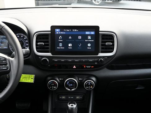 Used 2022 Hyundai Venue SEL image 26