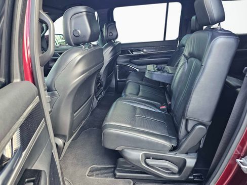 Used 2022 Jeep Wagoneer Series III RWD image 31