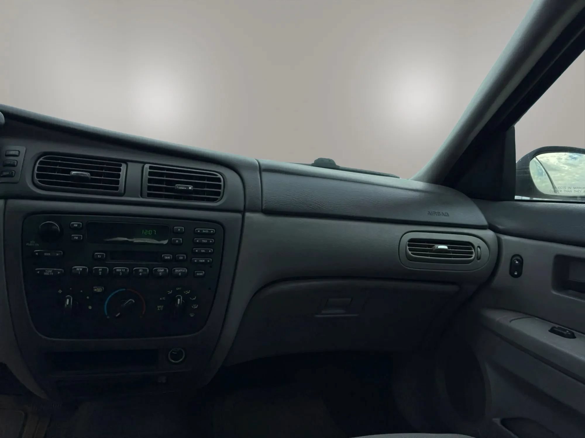 Used 2005 Ford Taurus SE FWD image 13