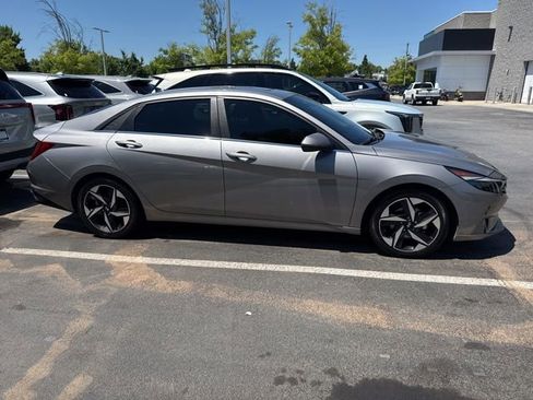 Used 2021 Hyundai Elantra Limited FWD image 5