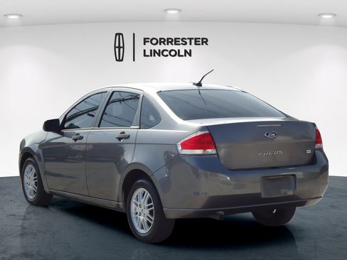 Used 2010 Ford Focus SE FWD image 5
