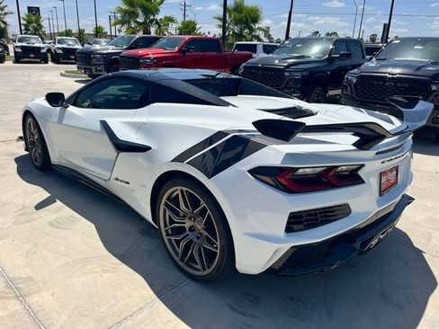 Used 2025 Chevrolet Corvette Z06 RWD image 4