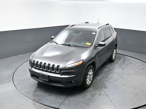 Used 2015 Jeep Cherokee Latitude w/ Cold Weather Group image 17