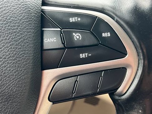 Used 2020 Jeep Grand Cherokee Limited AWD/4WD image 23