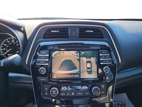 Used 2023 Nissan Maxima SR w/ Sport Mat Group image 18