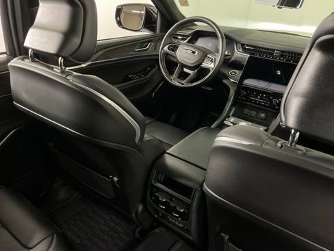 Used 2025 Jeep Grand Cherokee Overland w/ Adv Protech Group III image 31