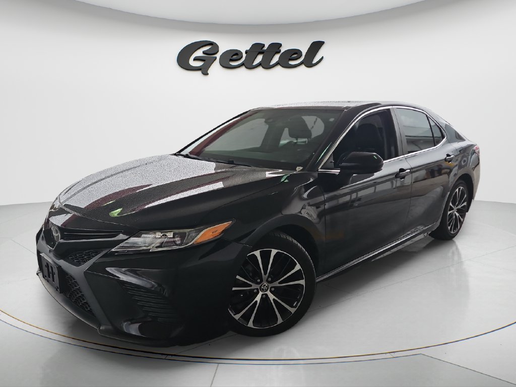 Used 2020 Toyota Camry SE FWD image 1