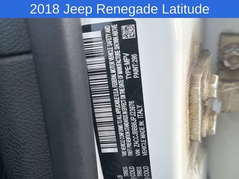 Used 2018 Jeep Renegade Latitude AWD/4WD image 23