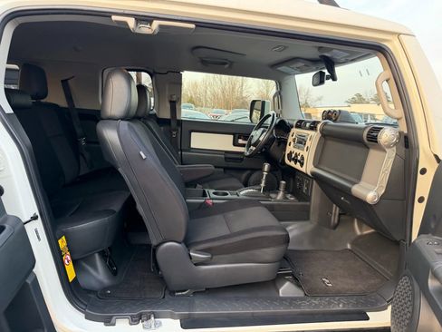 Used 2014 Toyota FJ Cruiser 4WD w/ Upgrade Package image 24