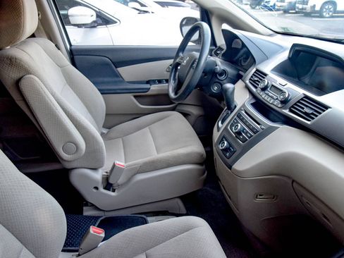 Used 2015 Honda Odyssey LX image 19