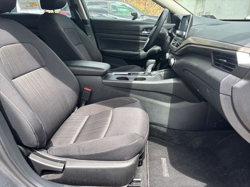 Used 2025 Nissan Altima 2.5 SV FWD image 28