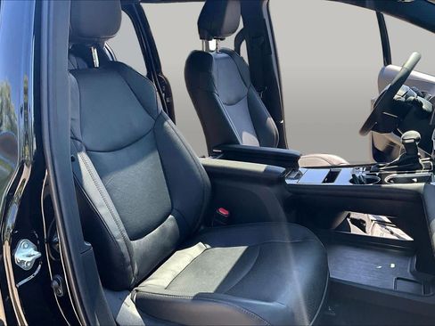 Used 2025 Toyota Sienna Limited AWD/4WD image 8