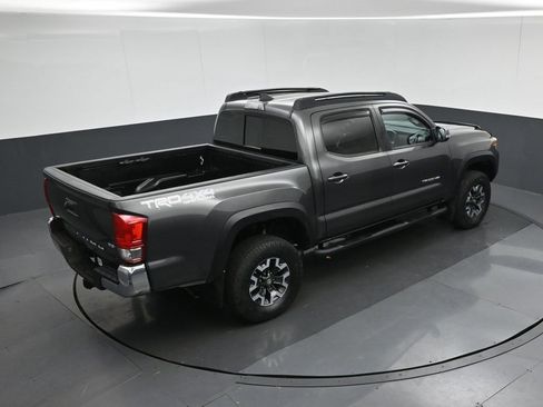 Used 2017 Toyota Tacoma TRD Off-Road image 65