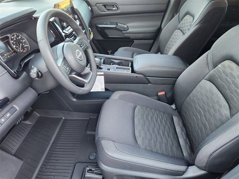 New 2025 Nissan Pathfinder SV image 8