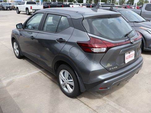Used 2025 Nissan Kicks Play S image 8