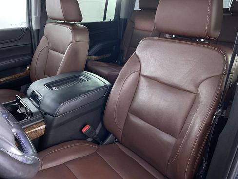 Certified 2019 Chevrolet Suburban Premier w/ Premier Plus Edition image 12