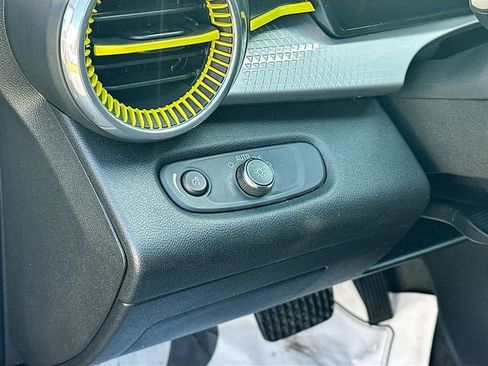 Used 2025 Chevrolet Trax LT w/ Driver Confidence Package image 14