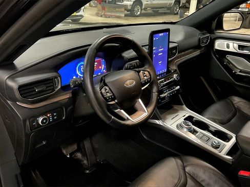 Certified 2022 Ford Explorer Platinum w/ Equipment Group 601A image 13