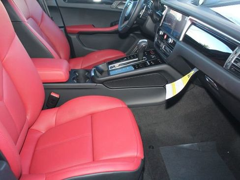 New 2026 Porsche Macan Turbo image 25