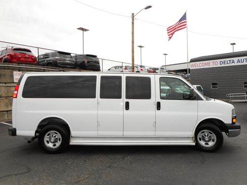Used 2016 Chevrolet Express 3500 LT w/ LT Preferred Equipment Group image 6