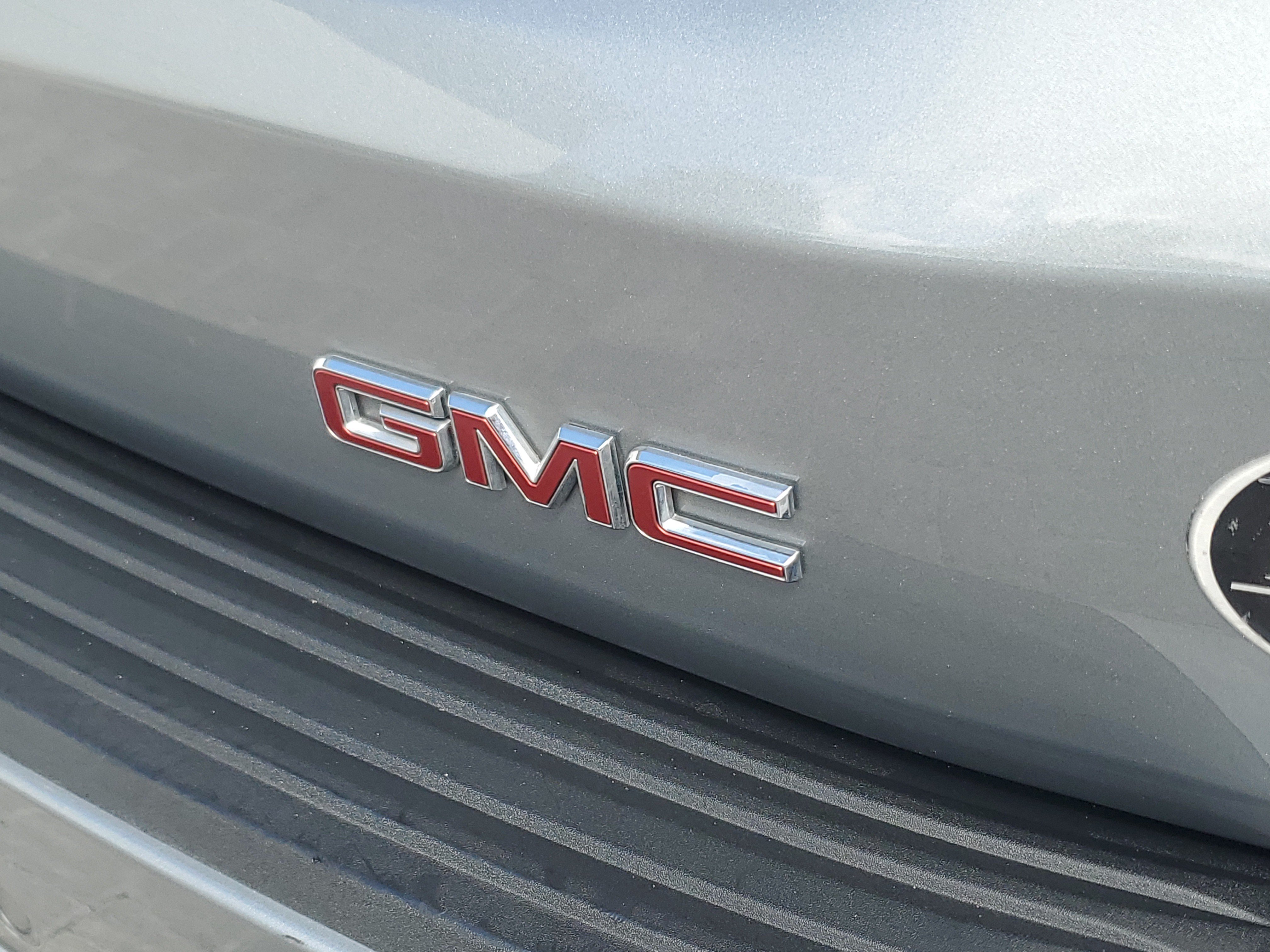 Used 2025 GMC Yukon XL Denali AWD/4WD image 8