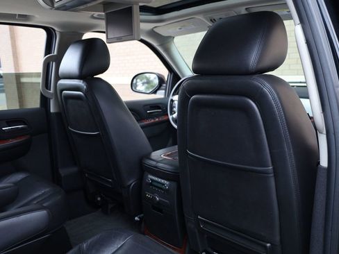 Used 2012 Cadillac Escalade Luxury image 21