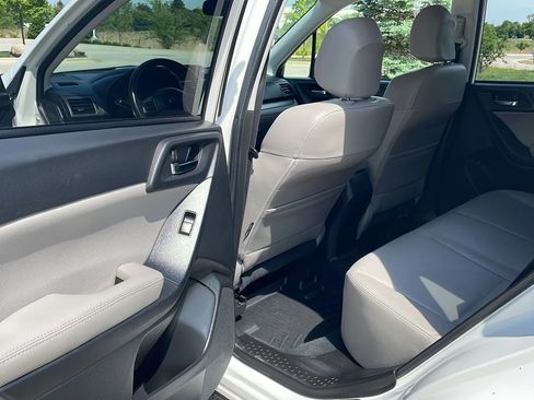 Used 2014 Subaru Forester 2.5i Limited AWD/4WD image 14