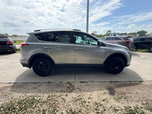 Used 2016 Toyota RAV4 LE FWD image 5