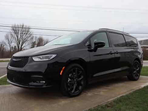 New 2026 Chrysler Pacifica Select FWD image 8