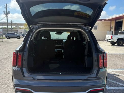 Used 2022 Kia Sorento EX w/ Panoramic Sunroof Package image 13