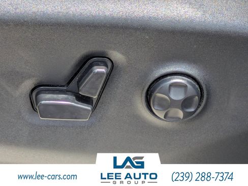Used 2019 Chrysler Pacifica Touring-L FWD image 19