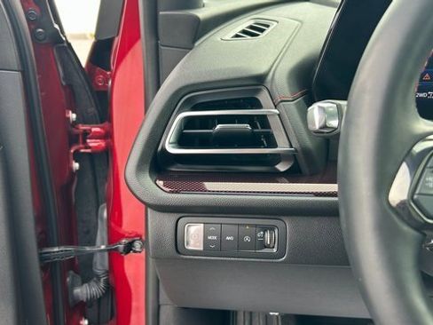 Certified 2024 Chevrolet Traverse RS image 21