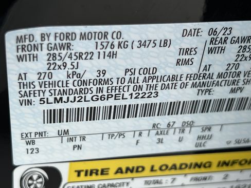 Certified 2023 Lincoln Navigator Reserve AWD/4WD image 32